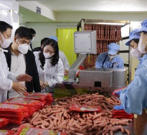 Kiểm tra an toàn thực phẩm Tết ở Hà Nội