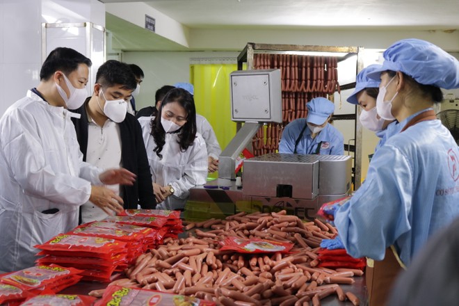 Kiểm tra an toàn thực phẩm Tết ở Hà Nội